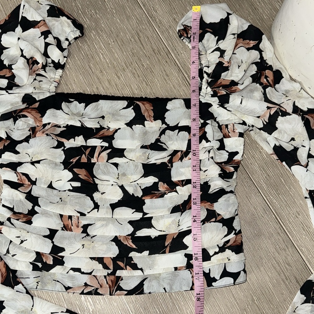 ♥️SOLD♥️Abercrombie & fitch black white floral smocked square neck long top XS S - Picture 5 of 7